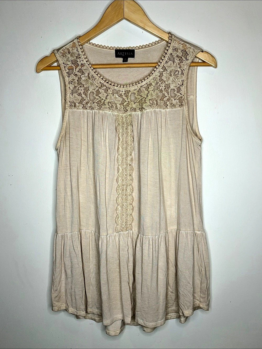 Artesia Floral Lace Sleeveless Tunic top Beige size M